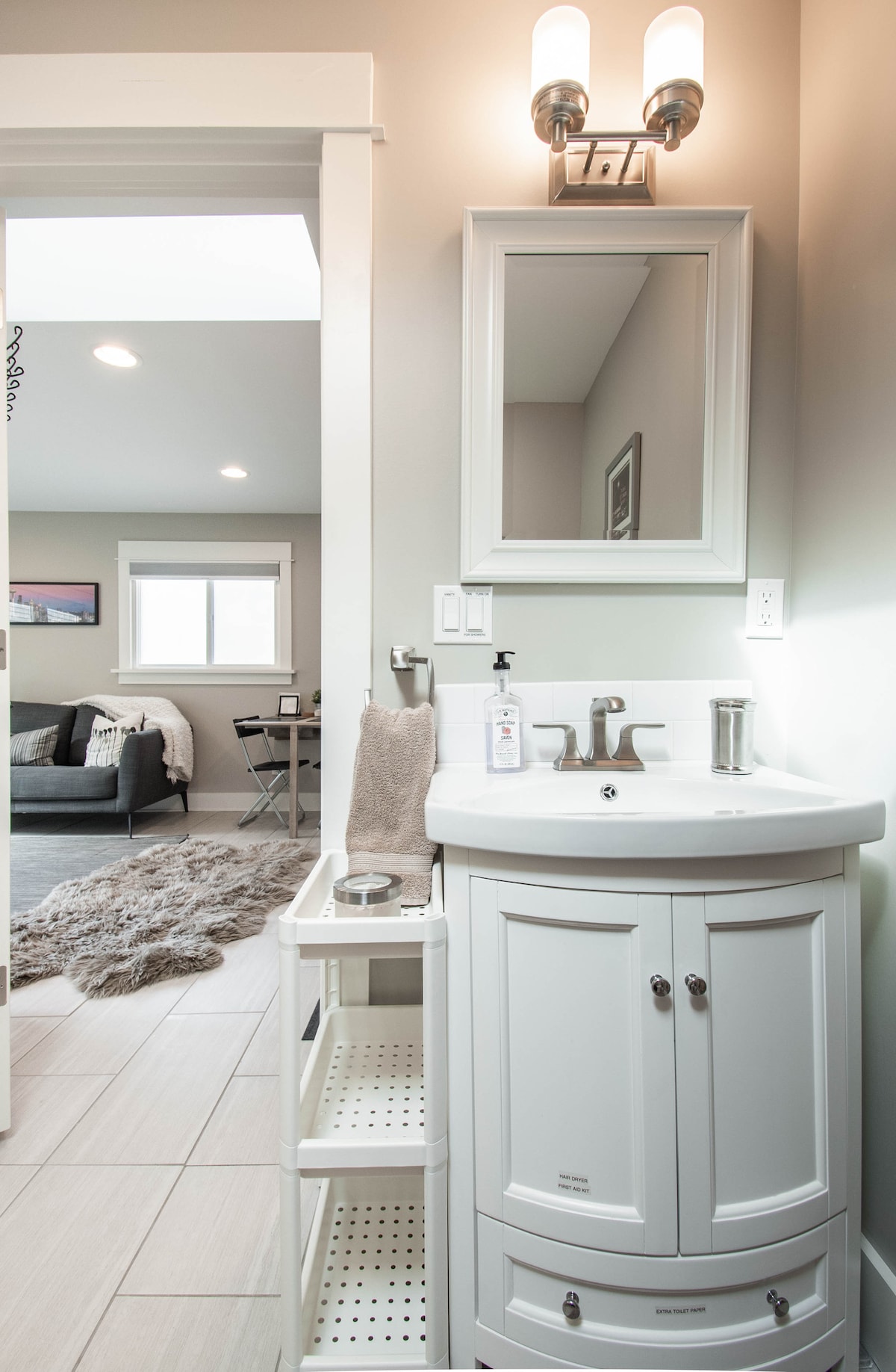 Private Queen Anne Studio