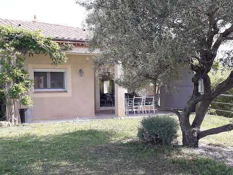 Family home between the sea, scrubland and pool