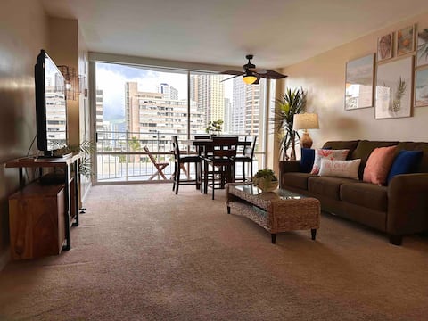 1BR in Waikiki Walk To Beach City View