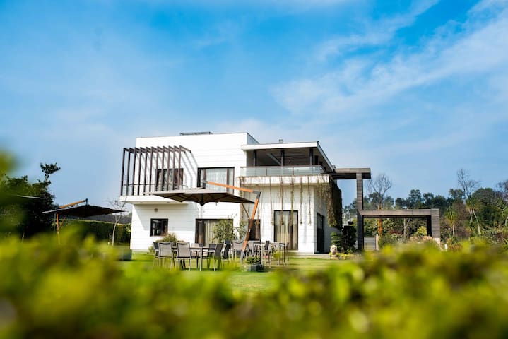 Stunning 5BD pool Villa | Meals & butler service