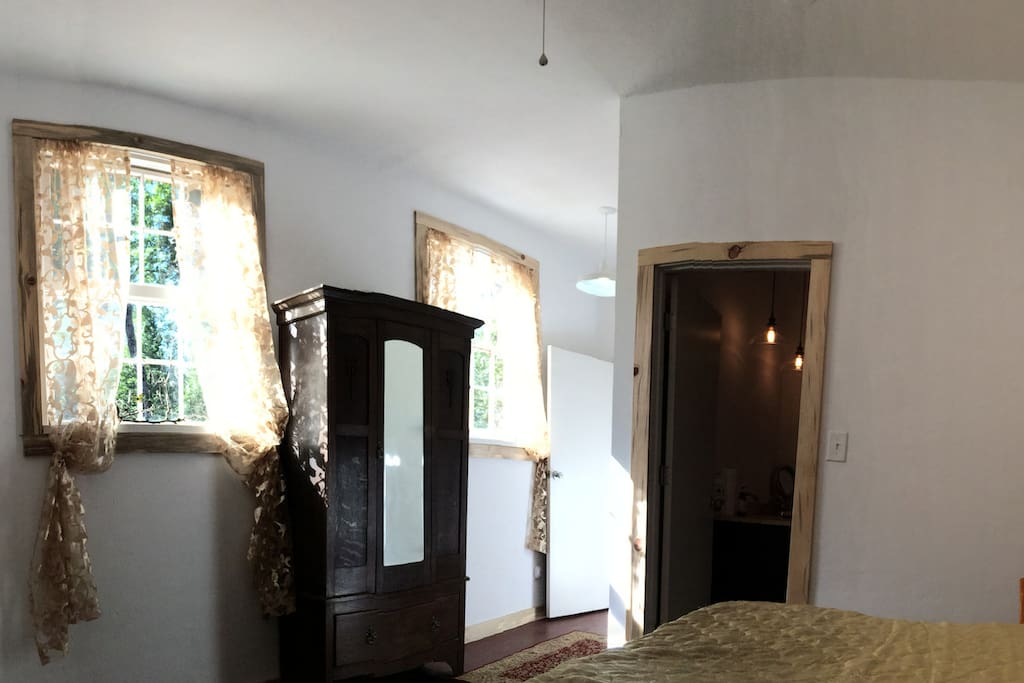 En Suite fit for a bride or an escape from the pressures of busy life.