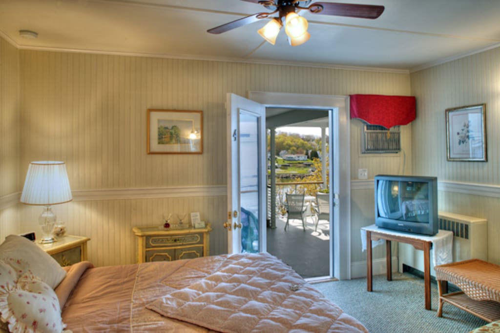 Standard Victorian King Room