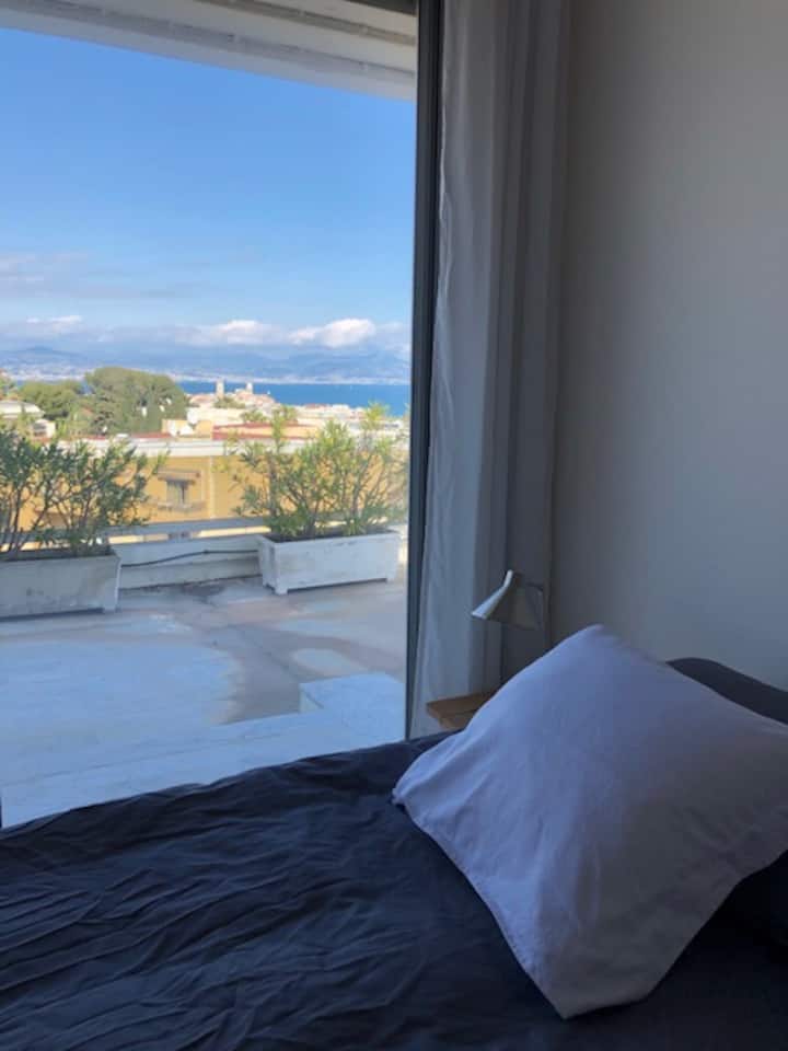 早上好-昂蒂布景观- 1号卧室