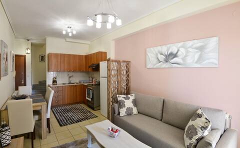 Popular Airbnb listing: Jula's Penthouse apartment in Περιφερειακή Ενότητα Πρέβεζας