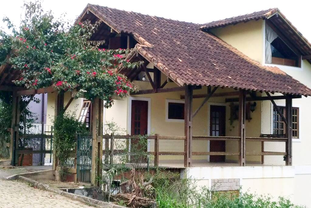 Garagem e lateral da casa
