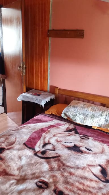 Habitación con cama de dos plazas