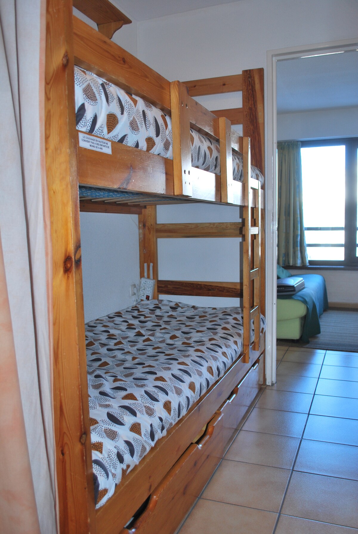 Kona ya mlima, mlango, inayoelekea bafuni