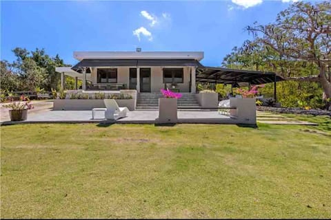 Finca La Cecilia, Manati Private Hill