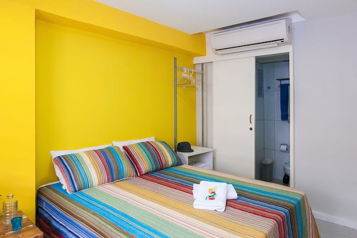 Suite (private bathroom) with air conditioning and double bed

(ask about single bed option)