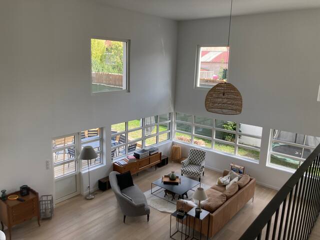 Grande maison de ville avec jardin et piscine gallery image 4