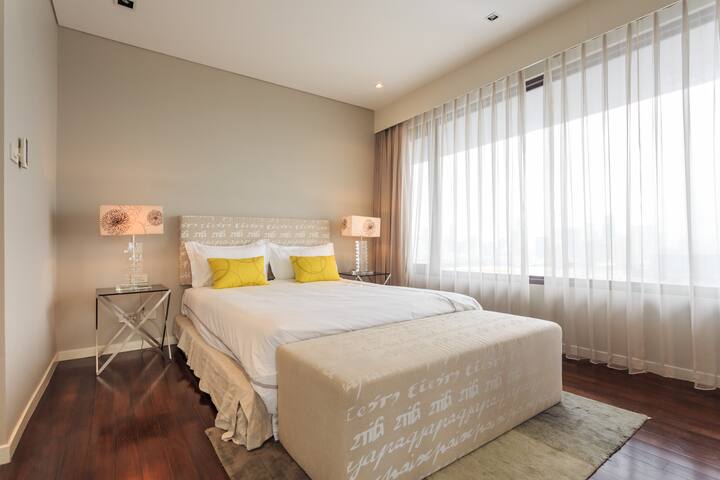 Designer’s luxurious 2BR Apartment Lumpini gallery image 2