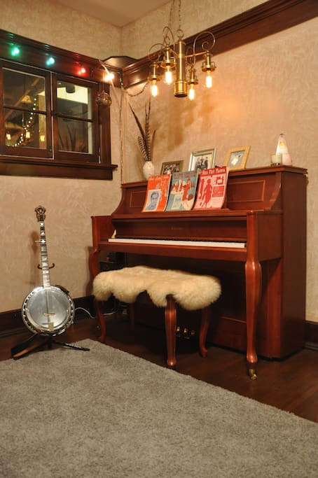 Music/Living Room.