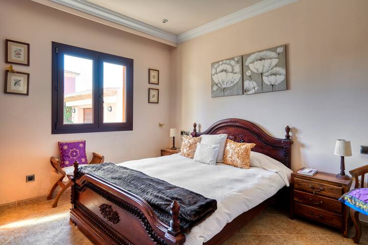 Magnificent Villa Swimming pool Stunning sea views gallery image 4