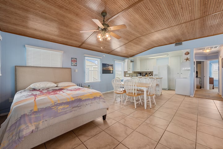 Dari zilizoinuliwa katika eneo la kawaida huunda hisia yenye nafasi kubwa, wazi, yenye starehe!