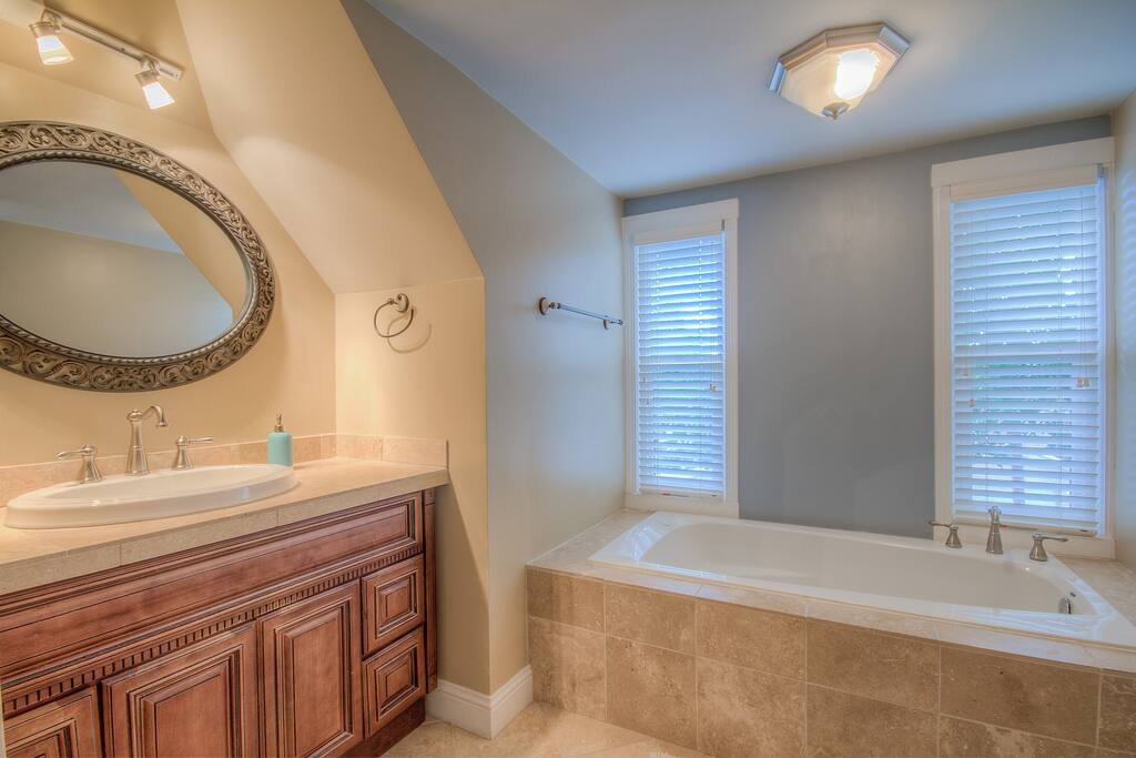 Jetted tub !