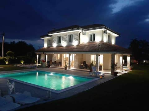 Vila Eleonora-5 bedroom vila with pool in Belgrade