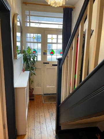 Charming, cosy home in leafy Whalley Range gallery image 5