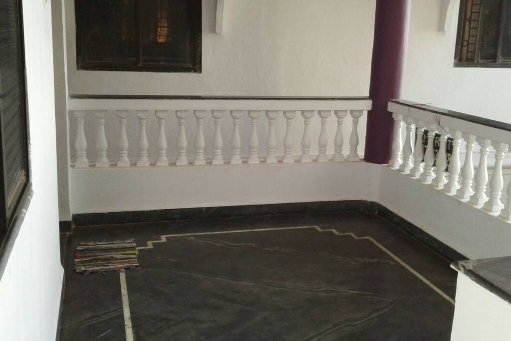 balcony