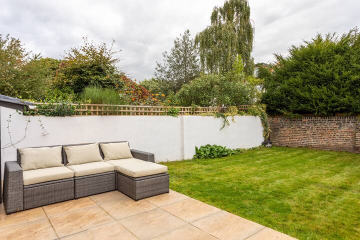 Newly modernised family friendly 3 bedroom home gallery image 3