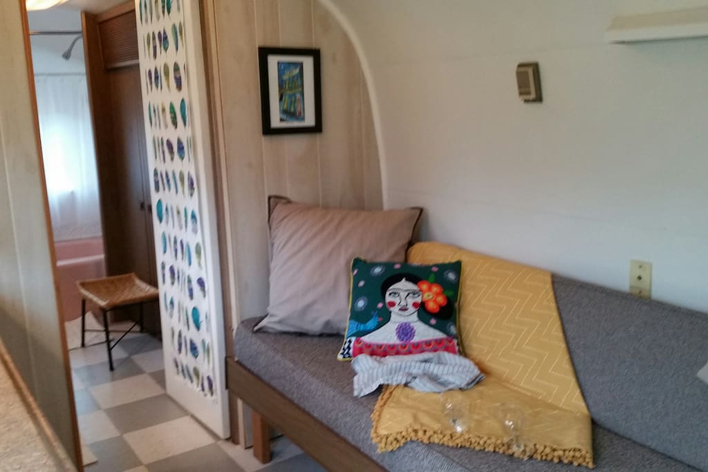 Sofa / Twin Bed