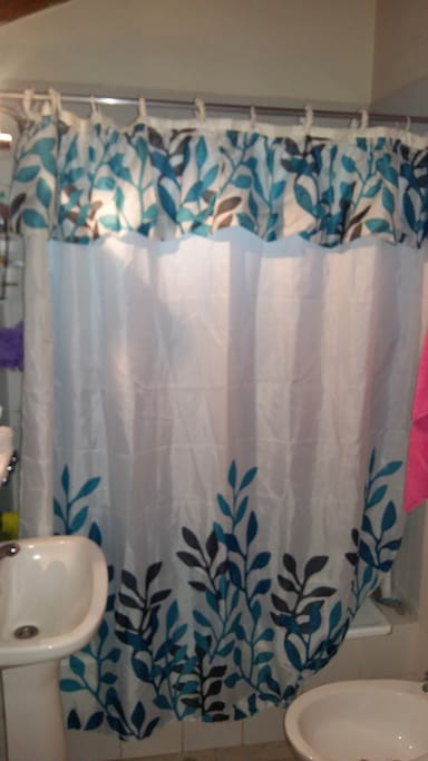 baño compartido agua fria y caliente