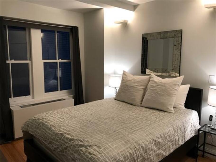 Bedroom (Queen)