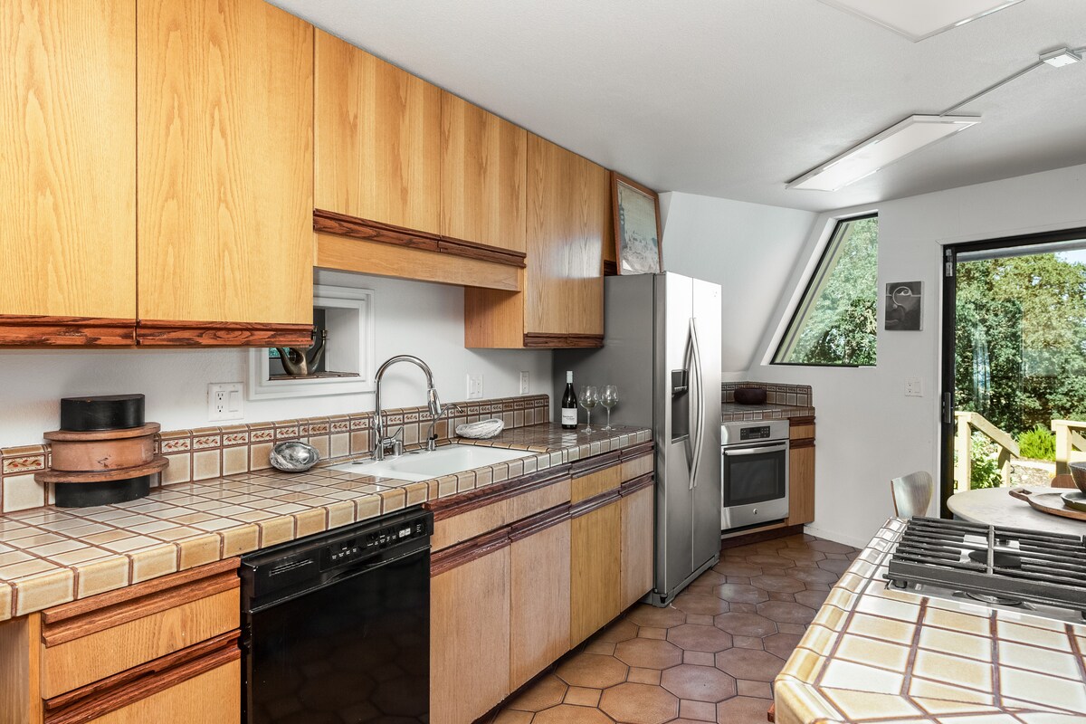 Hilltop Vineyard View Dome House - Houses for Rent in Paso Robles,  California, United States - Airbnb, image size:1200x800