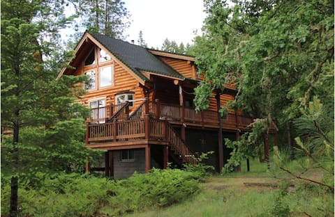 Log Cabin w/Treehouse & Zip Line on Rogue River