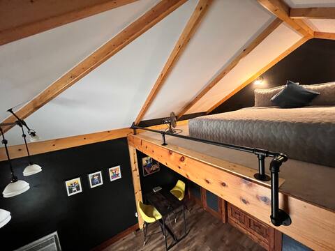 Sleep in Loft, BLUE DOG Crash pad, office suite.