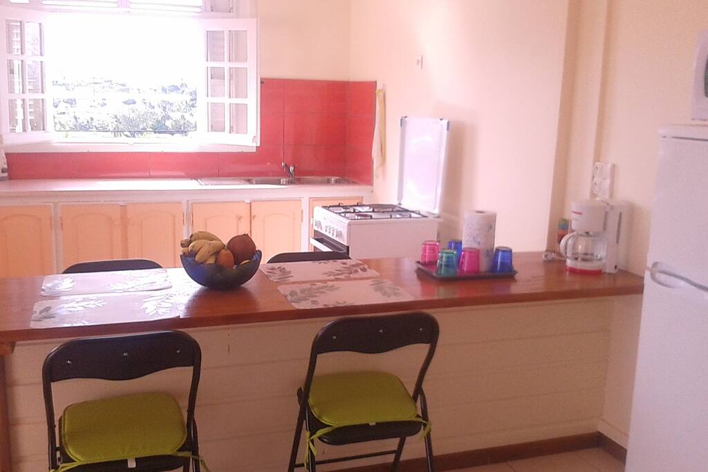 La cuisine avec vue sur la pleine