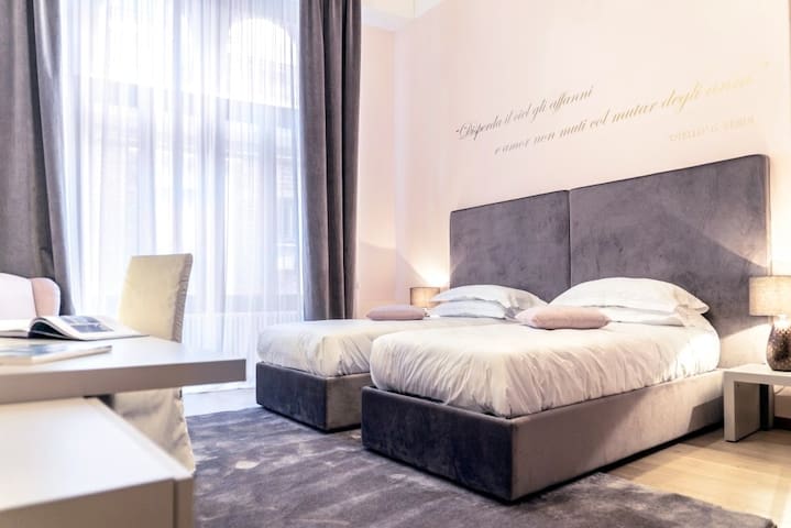 St. Mark 2bdr+2bath 4 pax Amazing Location!