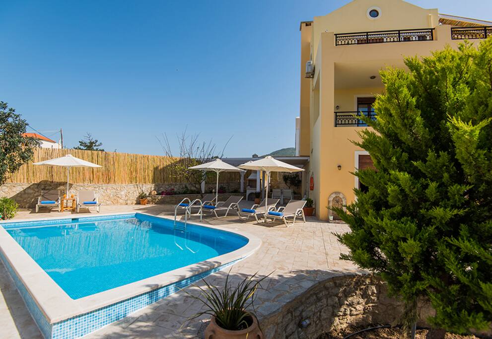 25 m2 private pool for you to enjoy!