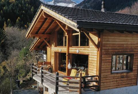 Romantic detour at Appolin's, sublime view,hot tub