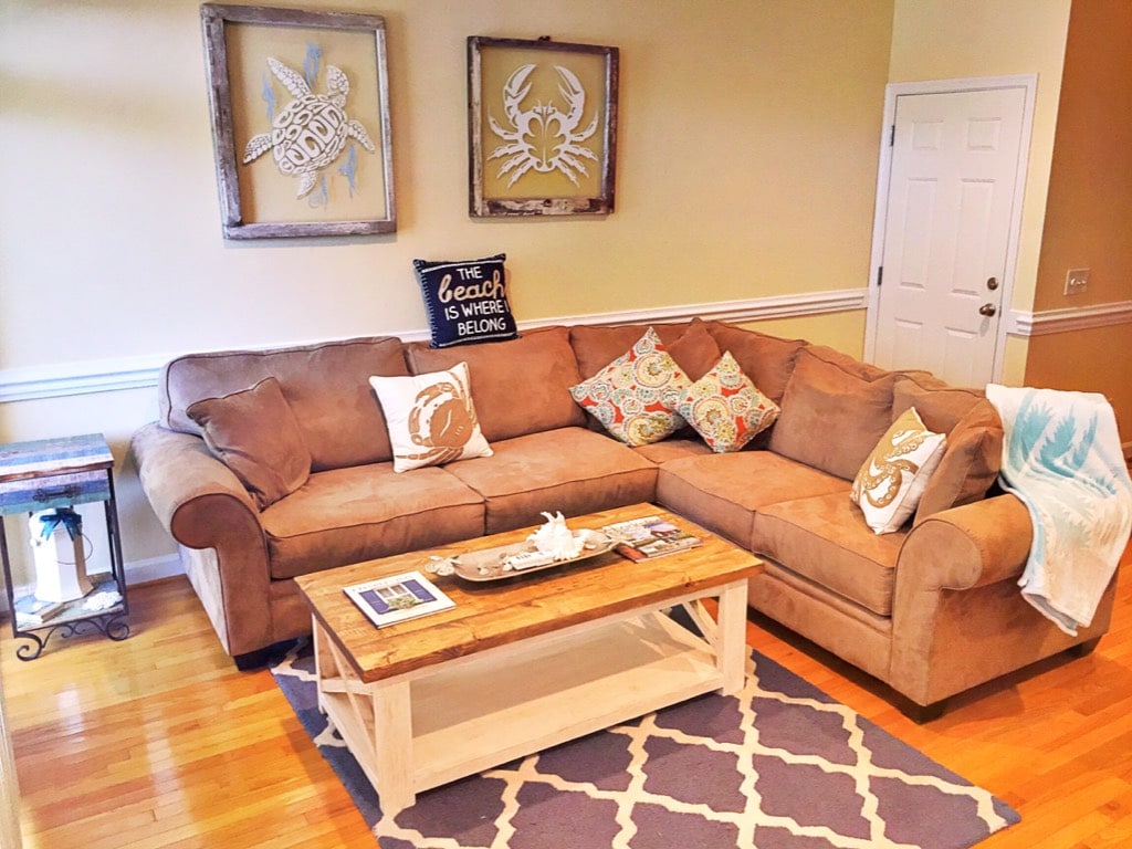 סלון עם ספה נפתחת