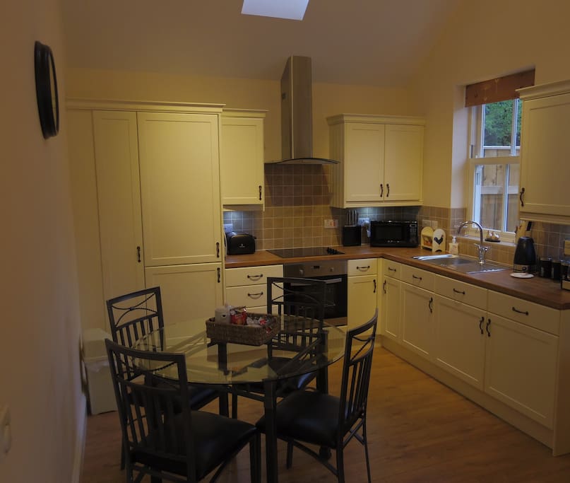 Open plan living room/kitchen