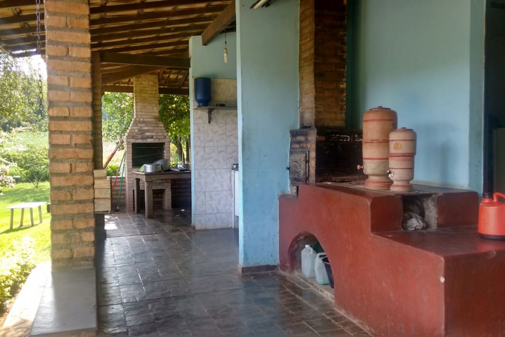 Fogão à lenha e churrasqueira