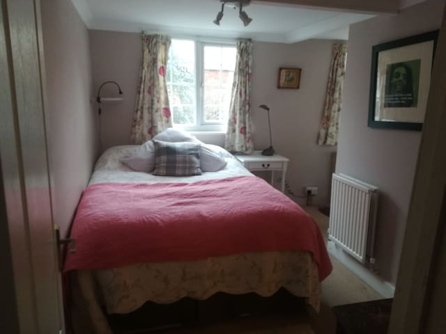 Ensuite, double room by the river Itchen.