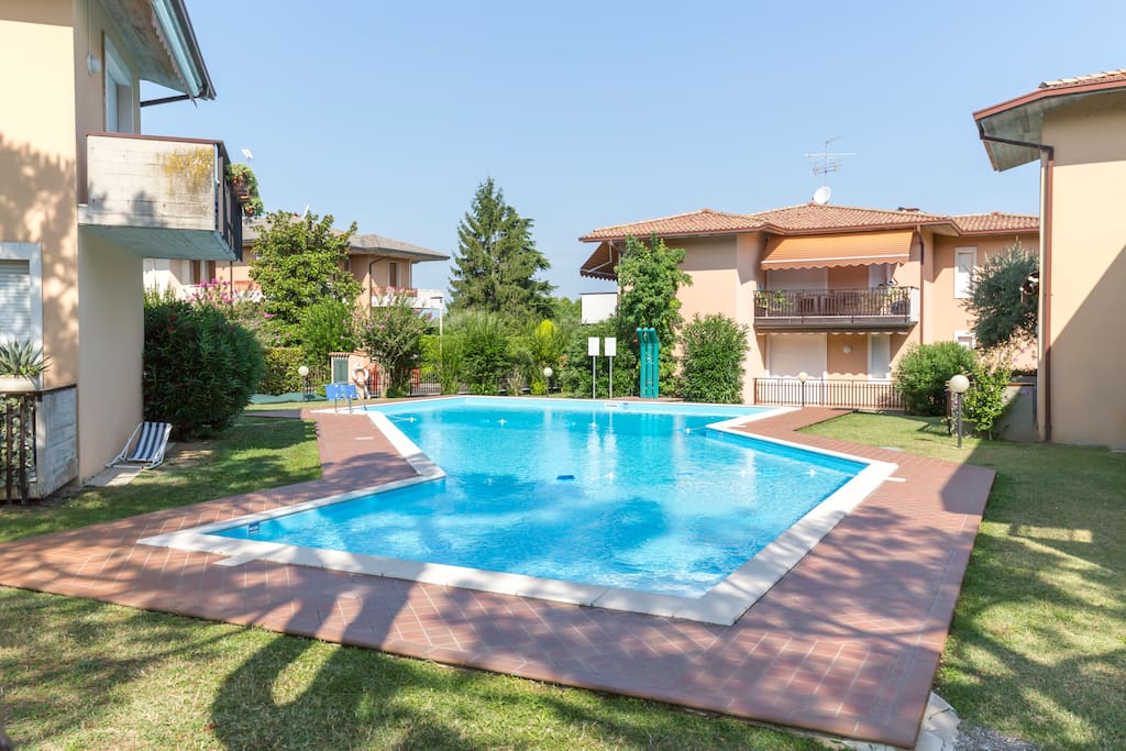 La piscina condominiale