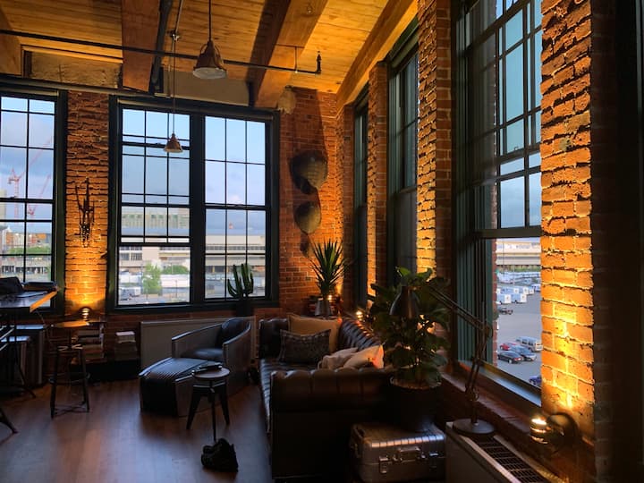 Fort Point Corner Of Windows Brick & Beam Loft - Boston, MA