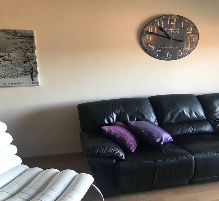Salón con butacas extensibles para relax
