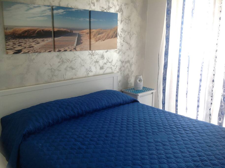 camera da letto con balcone
