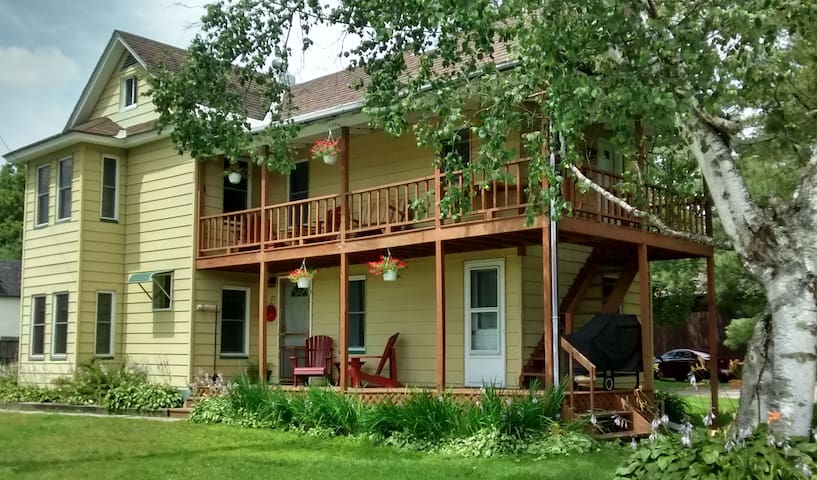 BirchSide - a short walk to town