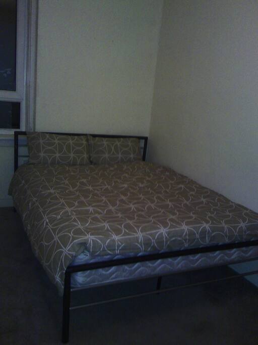 Bedroom 3 kingsize bed