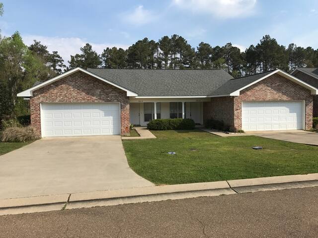 3 Bedroom, 2 bath brick condo close to everything