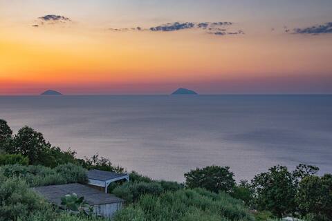 120,000m2 garden with fantastic views