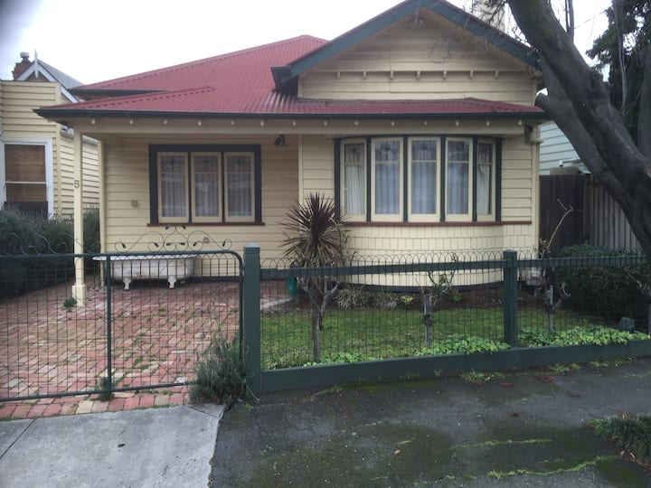 Lavender House Houses for Rent in Williamstown, Victoria, Australia Airbnb