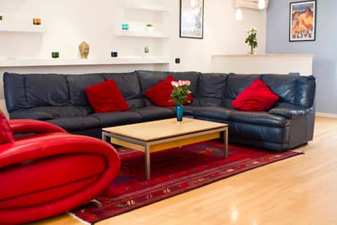 Stylish Apt in Heart of Old Village