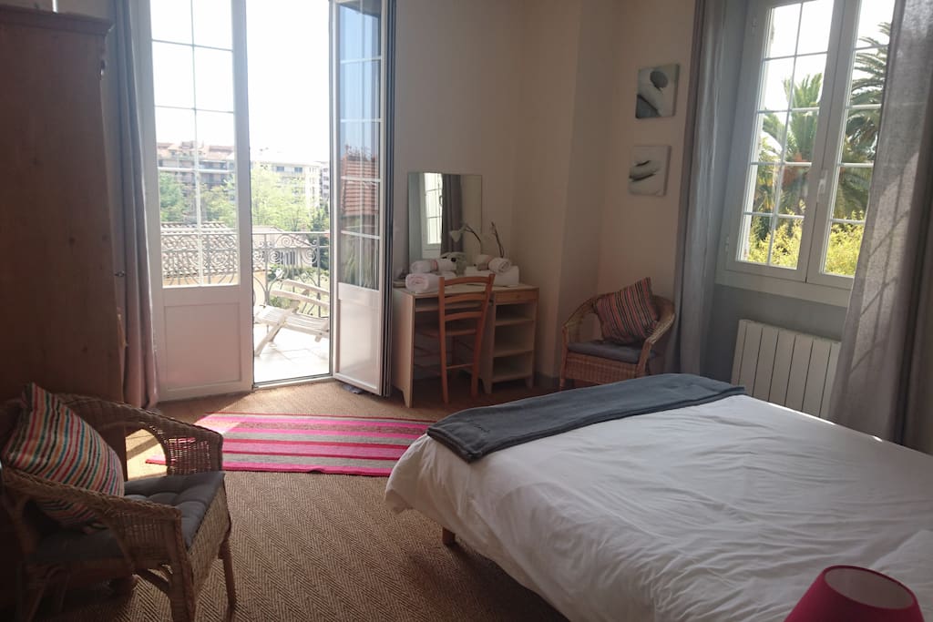 Chambre (2) de 16 m2 avec deux lits de 80 que l'on peut séparer sur demande