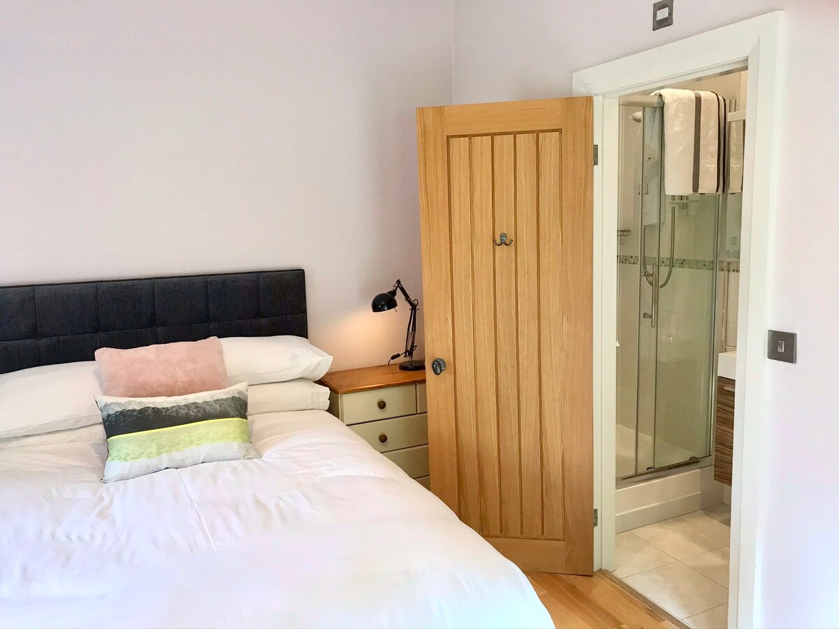 ห้องนอน 3 อยู่ชั้นล่าง (เหมาะสำหรับผู้พิการ) 