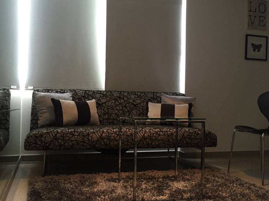 Sala black and with sofá cama !!